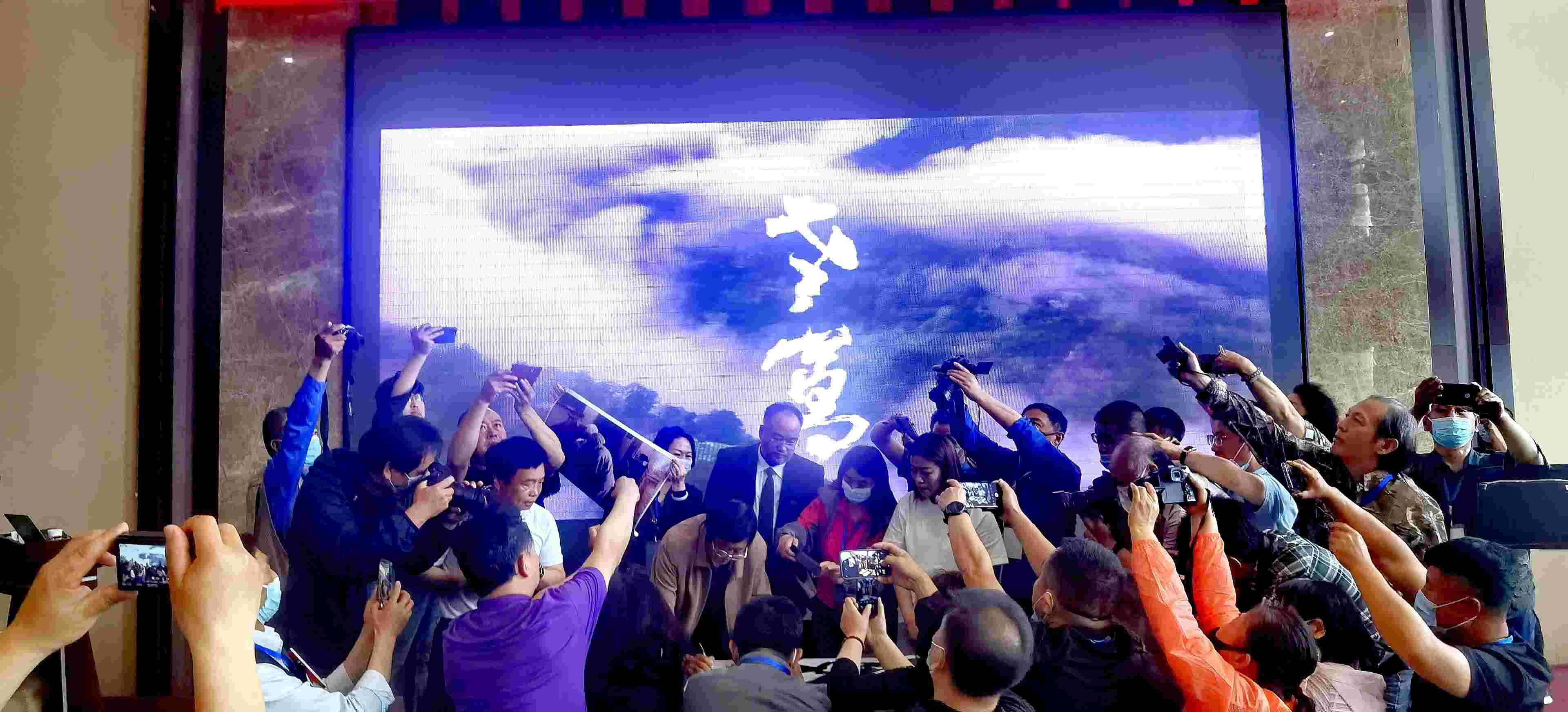 《摄影人》刘同顺13907178458.jpg
